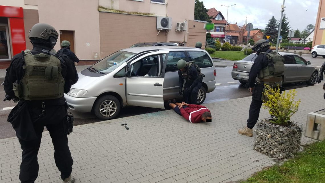 Antyterroryści rozbili zorganizowaną grupę złodziei samochodów [WIDEO, ZDJĘCIA]