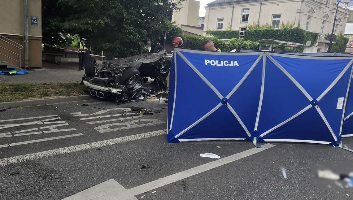 Areszt dla 19-latka po śmiertelnym wypadku. Zginęła 17-letnia pasażerka BMW Areszt dla 19-latka po śmiertelnym wypadku. Zginęła 17-letnia pasażerka BMW