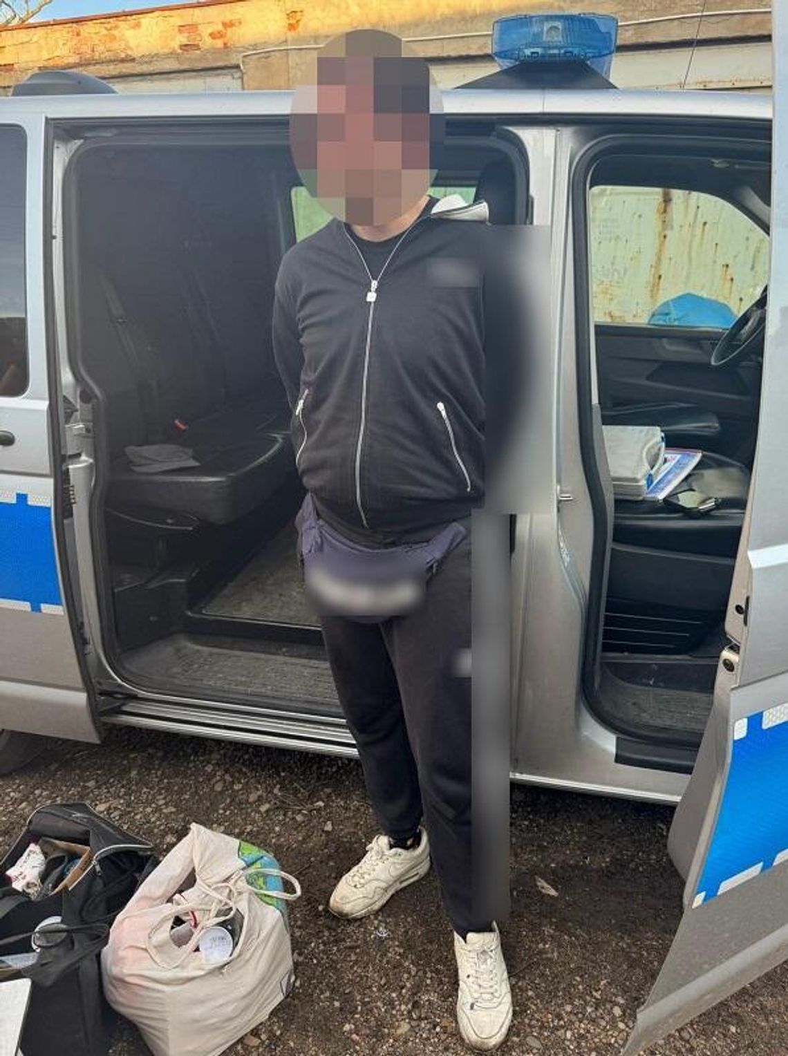 "Artysta" z Kielc pojechał nad morze szukać wrażeń. Został przyłapany na malowaniu pociągu