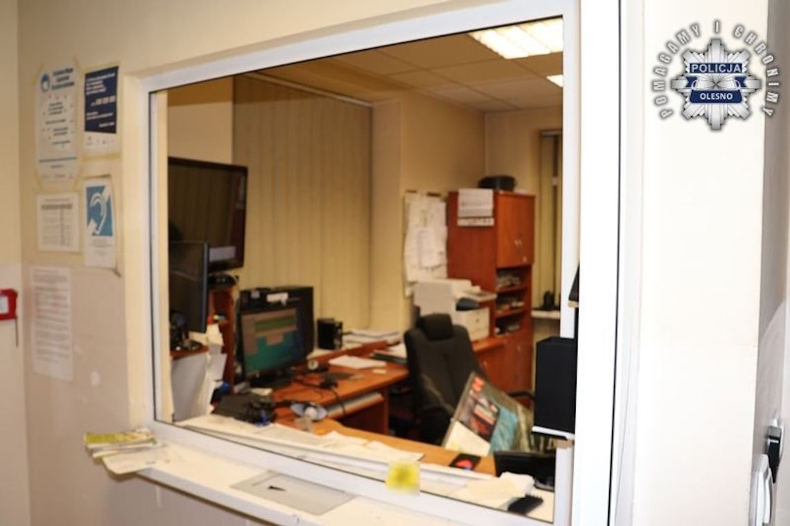 Atak furiata na komisariacie. 30-latek demolował dyżurkę i groził policjantowi śmiercią