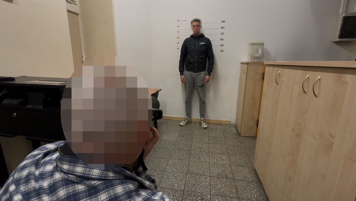 Atak na plenerowej siłowni. 20-latek groził 13-latkowi pobiciem przy użyciu pałki teleskopowej Atak na plenerowej siłowni. 20-latek groził 13-latkowi pobiciem przy użyciu pałki teleskopowej