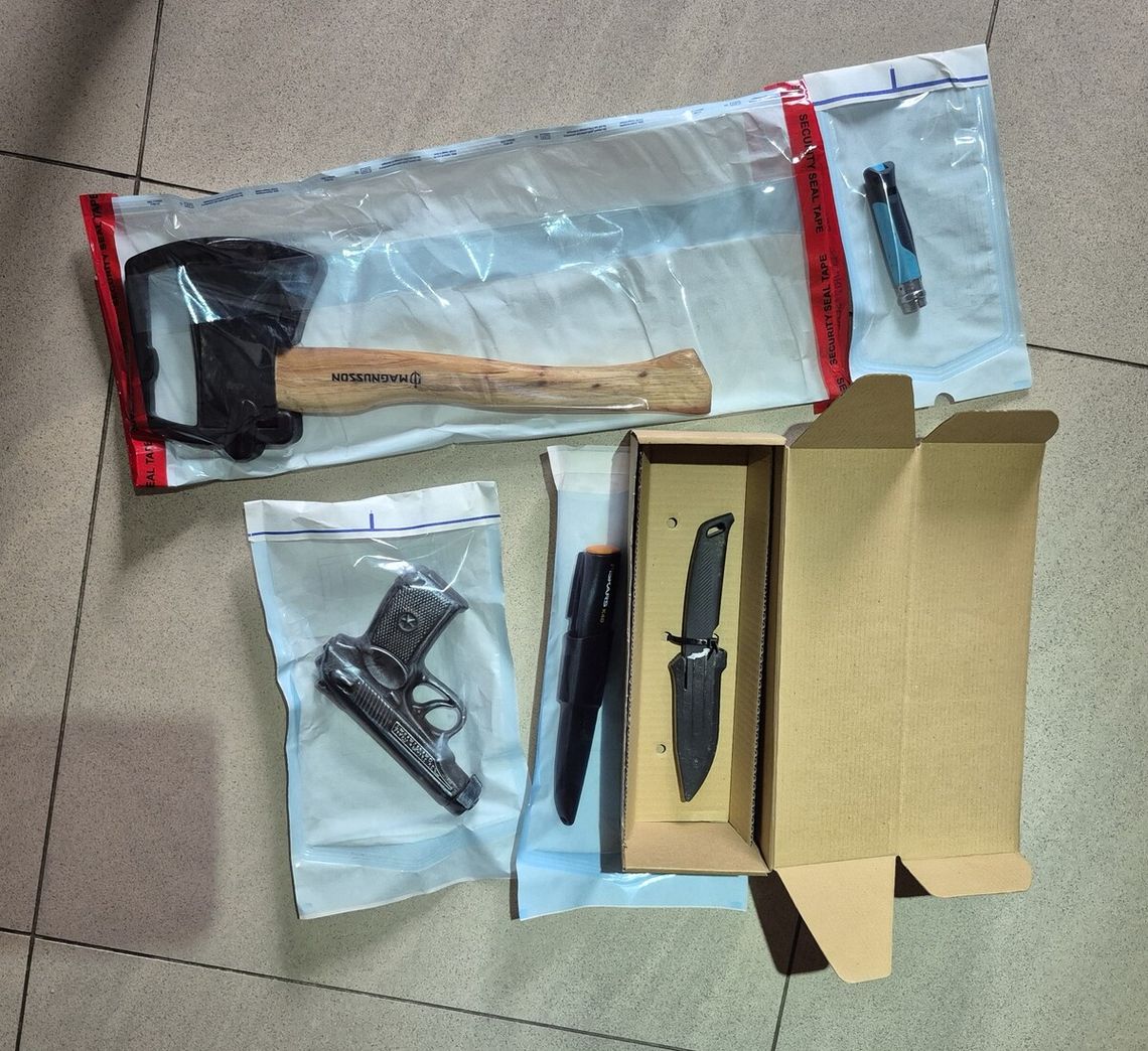 Atakował karetki i radiowozy oraz groził ludziom śmiercią. Agresywny 19-latek aresztowany Atakował karetki i radiowozy oraz groził ludziom śmiercią. Agresywny 19-latek aresztowany