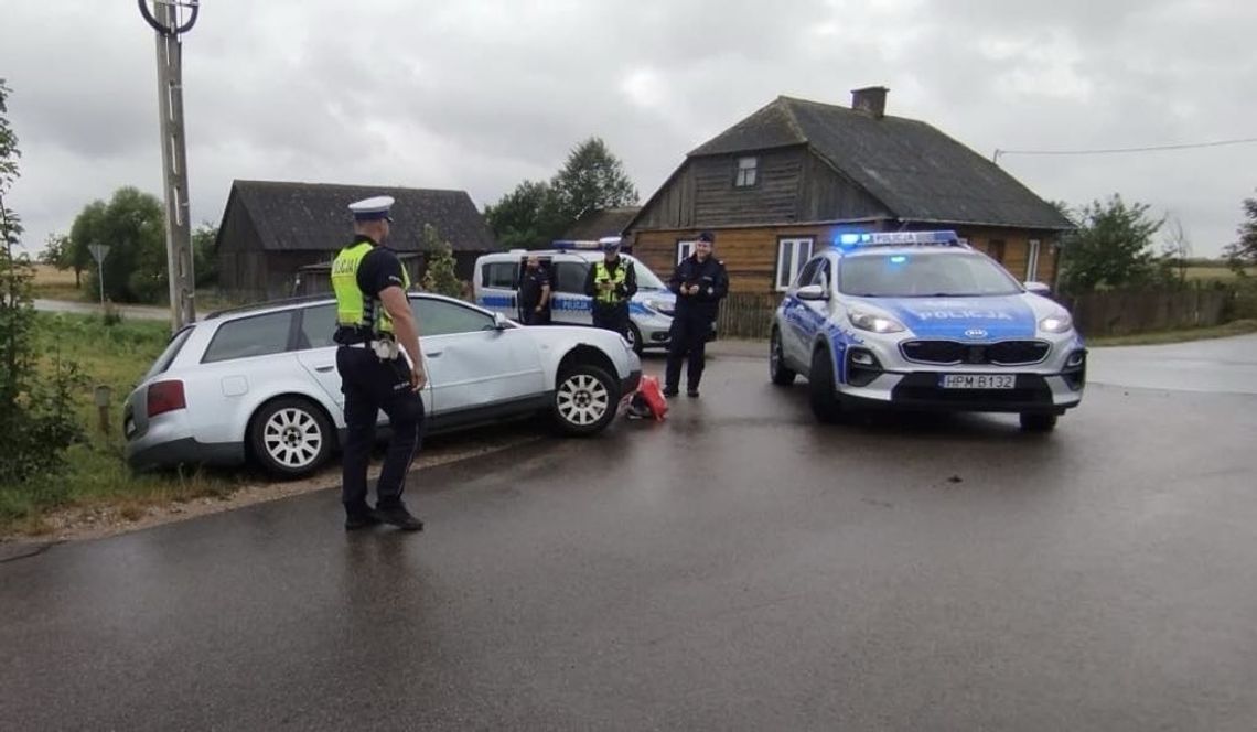 Audi w rowie, obok dwóch pijanych mężczyzn. Żaden nie przyznał się do jazdy, wylądowali na dołku