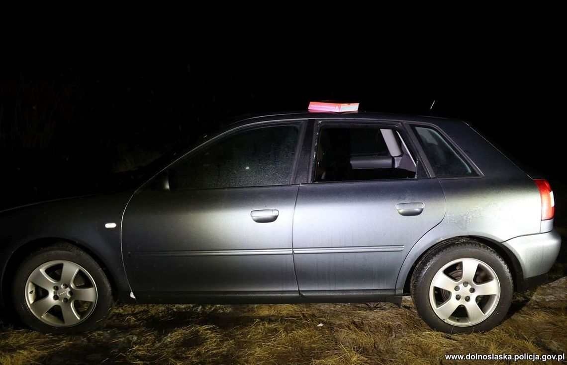 Audi zniknęło spod cmentarza. Właściciel poszedł zgłosić kradzież, okazało się, że policja już je znalazła