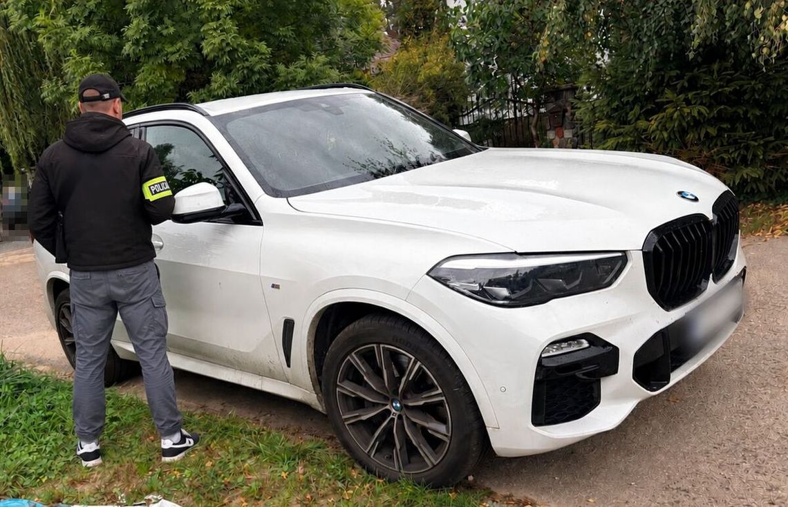 Auto warte 150 tys. zł bez tylnej tablicy. Kryminalni dotarli do przywłaszczonego BMW