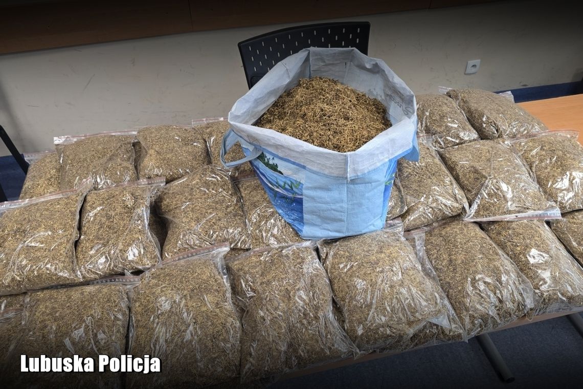 Babcia przyłapana na handlu tytoniem. W mieszkaniu miała ponad 23 kilogramy krajanki