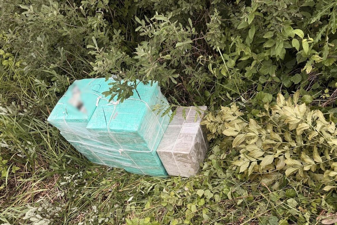 Balon z podczepionym ładunkiem wleciał z Białorusi i wylądował na polu. Zatrzymani Litwini, którzy przyjechali na miejsce Balon z podczepionym ładunkiem wleciał z Białorusi i wylądował na polu. Zatrzymani Litwini, którzy przyjechali na miejsce
