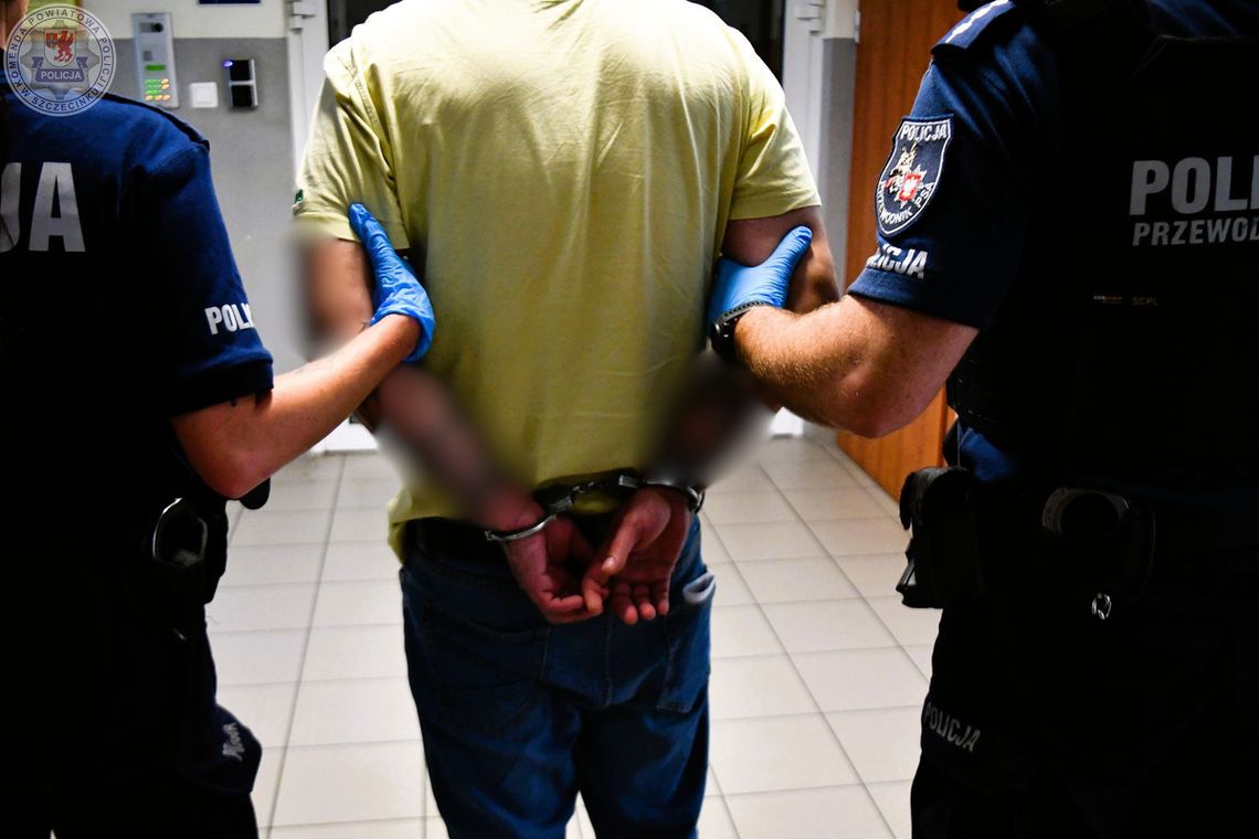 Bandyci napadli mężczyznę i zgubili plecak. W środku policja znalazła zdjęcie kobiety z dzieckiem