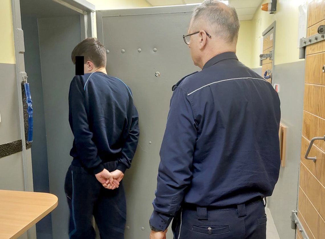 Bandycki atak na taksówkarza. 18-latek dźgał go nożem, odpowie za usiłowanie zabójstwa Bandycki atak na taksówkarza. 18-latek dźgał go nożem, odpowie za usiłowanie zabójstwa