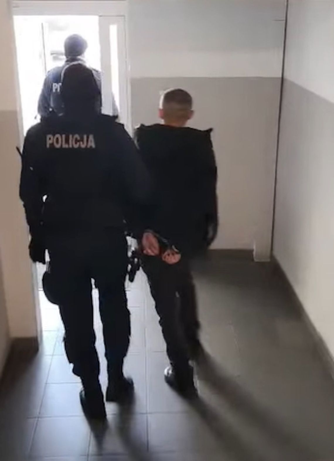 Bandycki atak podczas libacji alkoholowej. 46-latek rzucił się na kolegę i odgryzł mu ucho