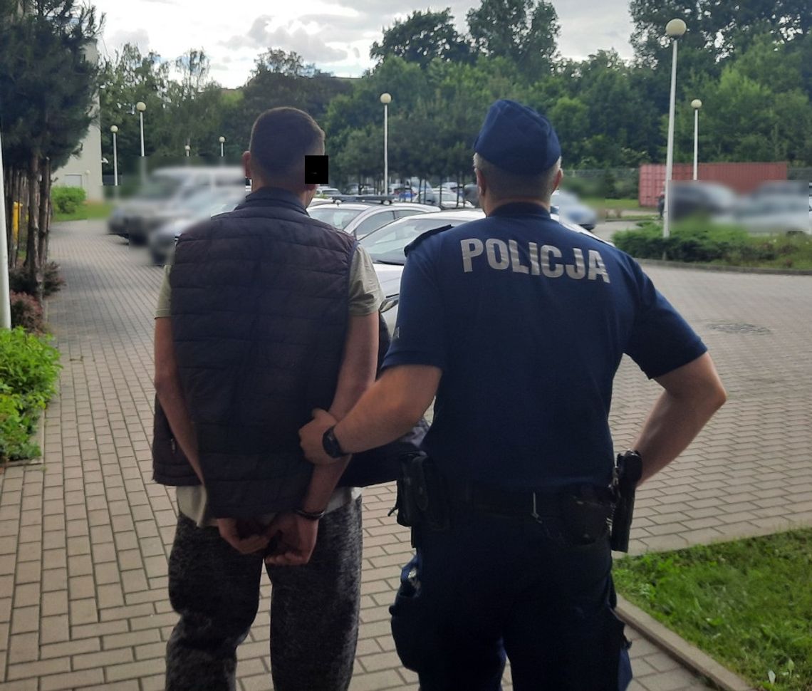 Bez powodu wezwał policję do domu. Po wylegitymowaniu okazało się, że jest poszukiwany