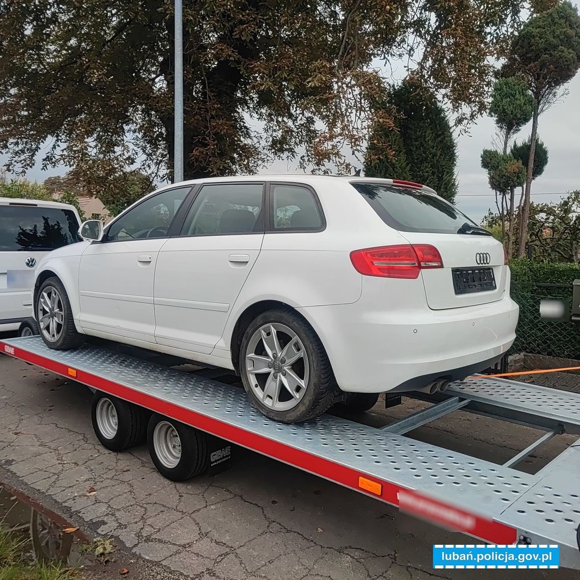 Bezdomny 18-latek zatrzymany za kradzieże samochodów. Auta trafiały do jego kolegi starszego kolegi