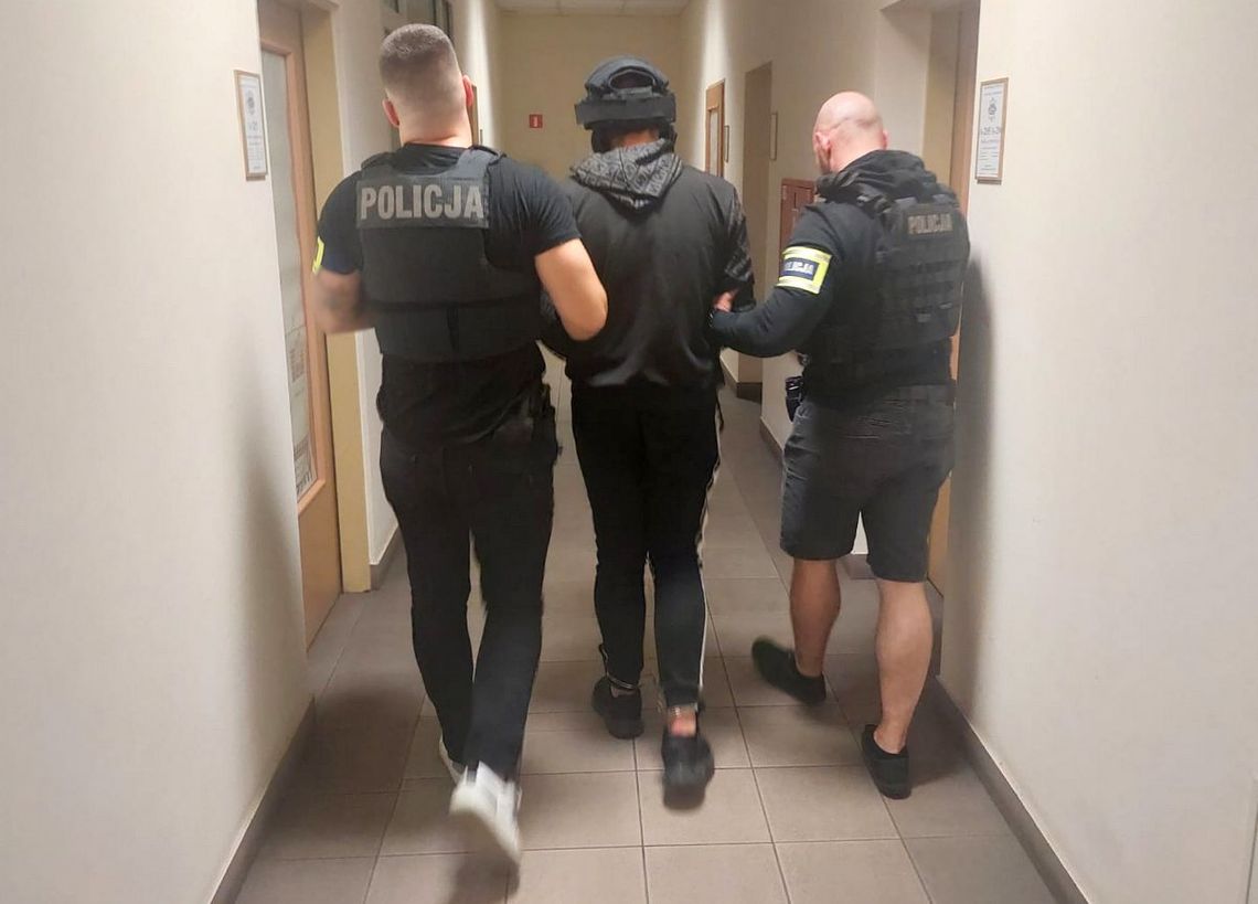 Bezdomny mężczyzna znaleziony martwy z raną postrzałową. 25-latek przyznał się koledze do zabójstwa