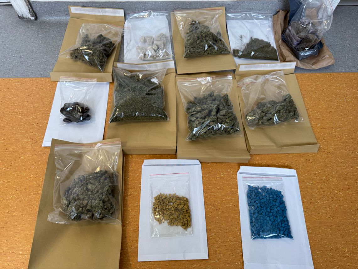 Białorusin handlował narkotykami w Warszawie. Miał w ofercie aż siedem różnych substancji. W sumie kilka kilogramów