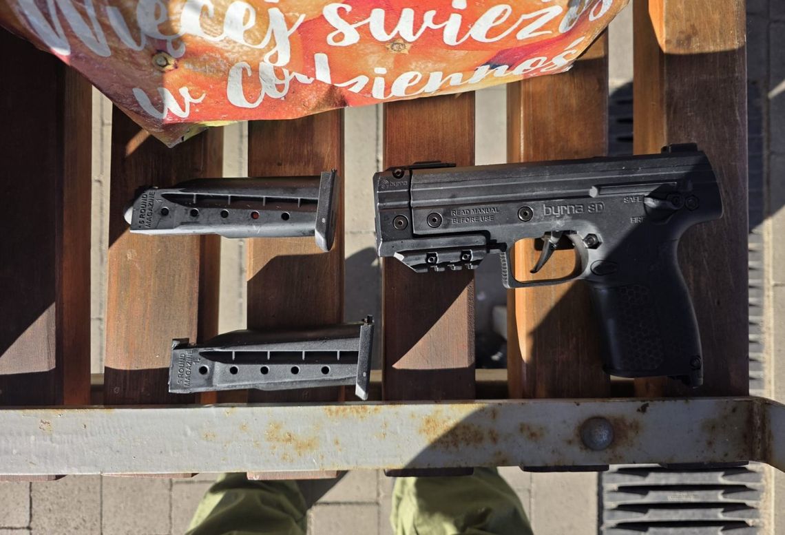 Białorusin z pistoletem w pociągu. W trakcie zatrzymania był agresywny i krzyczał, że jedzie walczyć za swój kraj