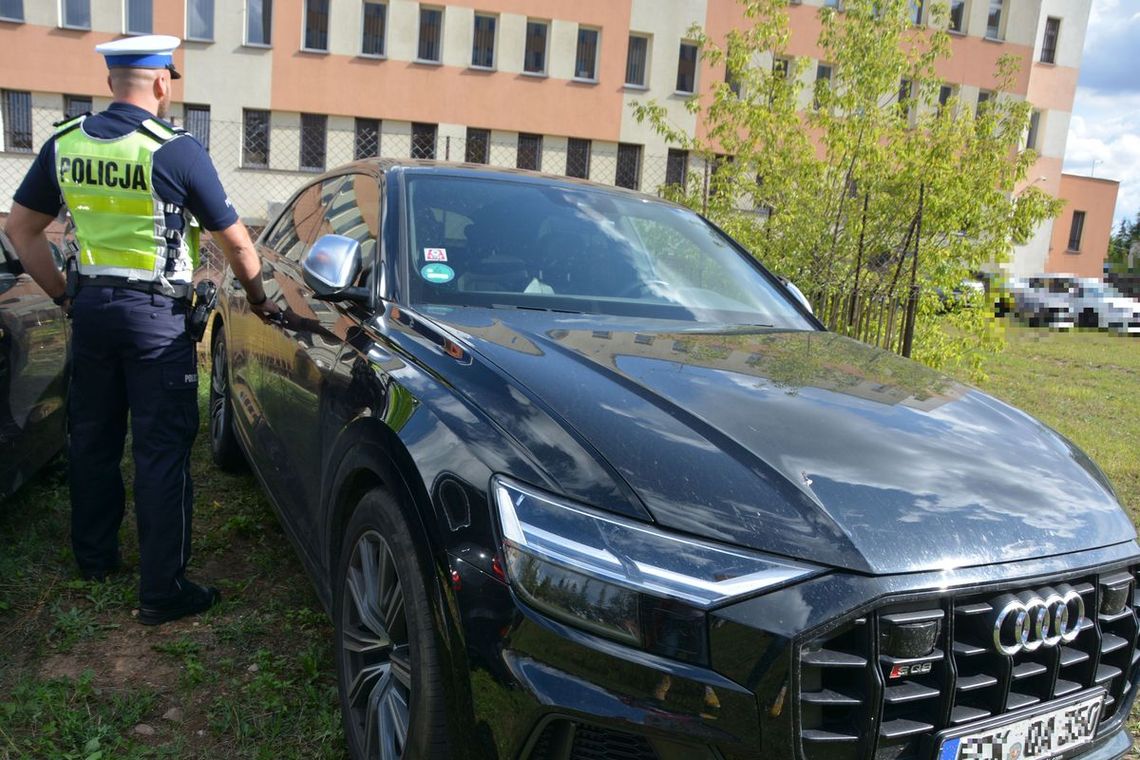 Białorusini zatrzymani w kradzionym audi. Mówili, że auto na niemieckich blachach wypożyczyli w Warszawie