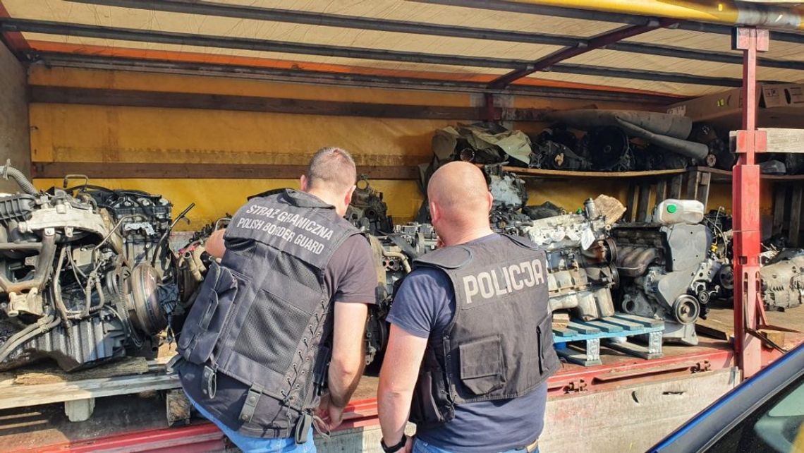 Bieszczadzcy pogranicznicy i policjanci odkryli dziuplę samochodową. Trafiały tu auta z całej Europy