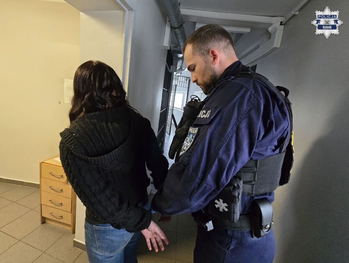 Bili go tłuczkiem i pięściami, a potem grozili nożem i zabrali nawet buty. Dwoje młodych ludzi w areszcie Bili go tłuczkiem i pięściami, a potem grozili nożem i zabrali nawet buty. Dwoje młodych ludzi w areszcie