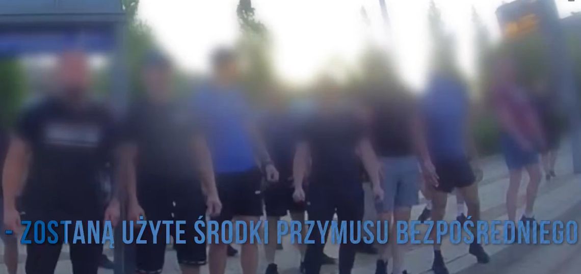 Bitwa pseudokibiców w centrum Chorzowa udaremniona. Policja powstrzymała zwaśnione bojówki [WIDEO]