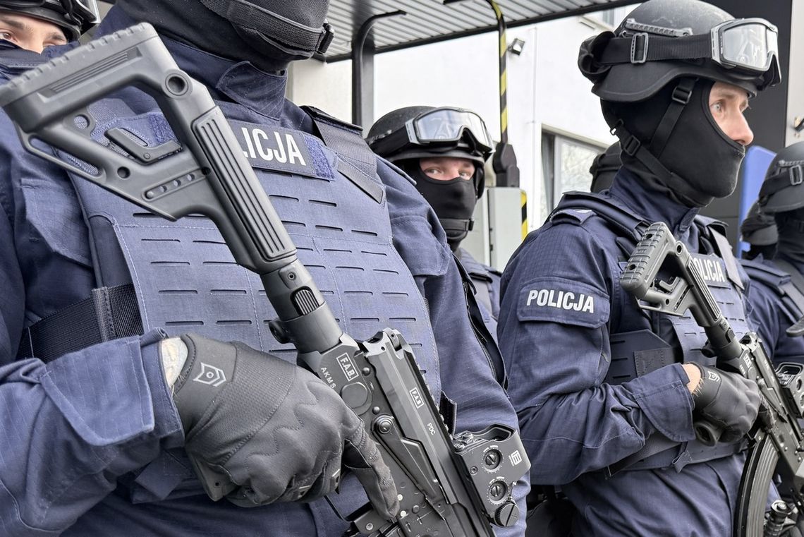 Błyskawiczna akcja Grupy Szybkiego Reagowania. Nożownik i złodziej obezwładnieni w kamienicy Błyskawiczna akcja Grupy Szybkiego Reagowania. Nożownik i złodziej obezwładnieni w kamienicy