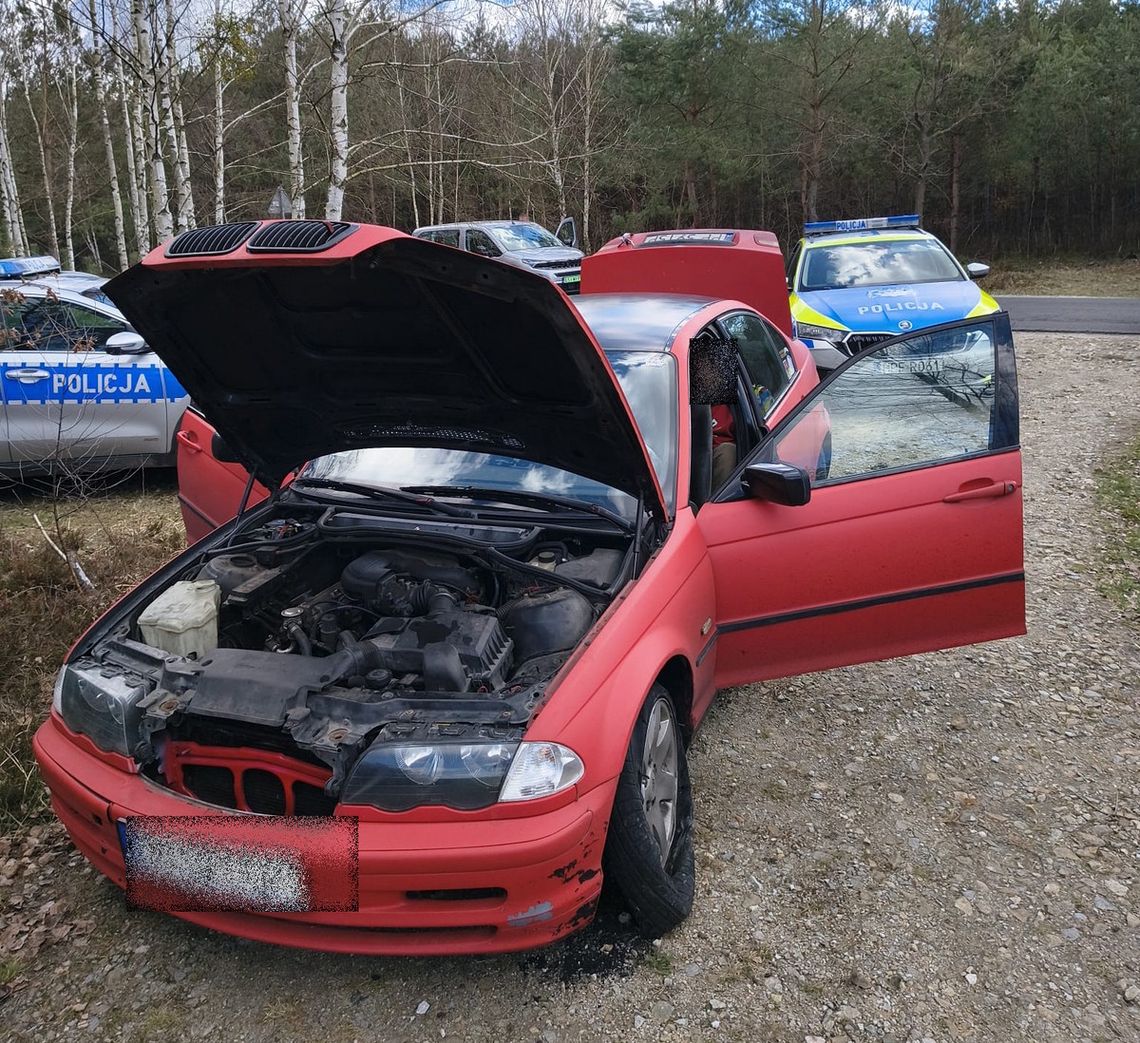 BMW gubiło części podczas pościgu. 25-latek był pijany, miał trzy zakazy jazdy i amfetaminę BMW gubiło części podczas pościgu. 25-latek był pijany, miał trzy zakazy jazdy i amfetaminę