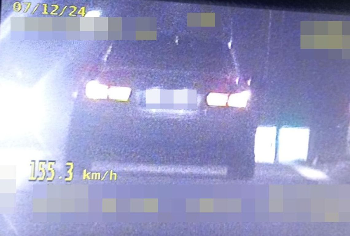 BMW pędziło przez miasto z prędkością 155 km/h. Za kierownicą siedziała 18-letnia dziewczyna