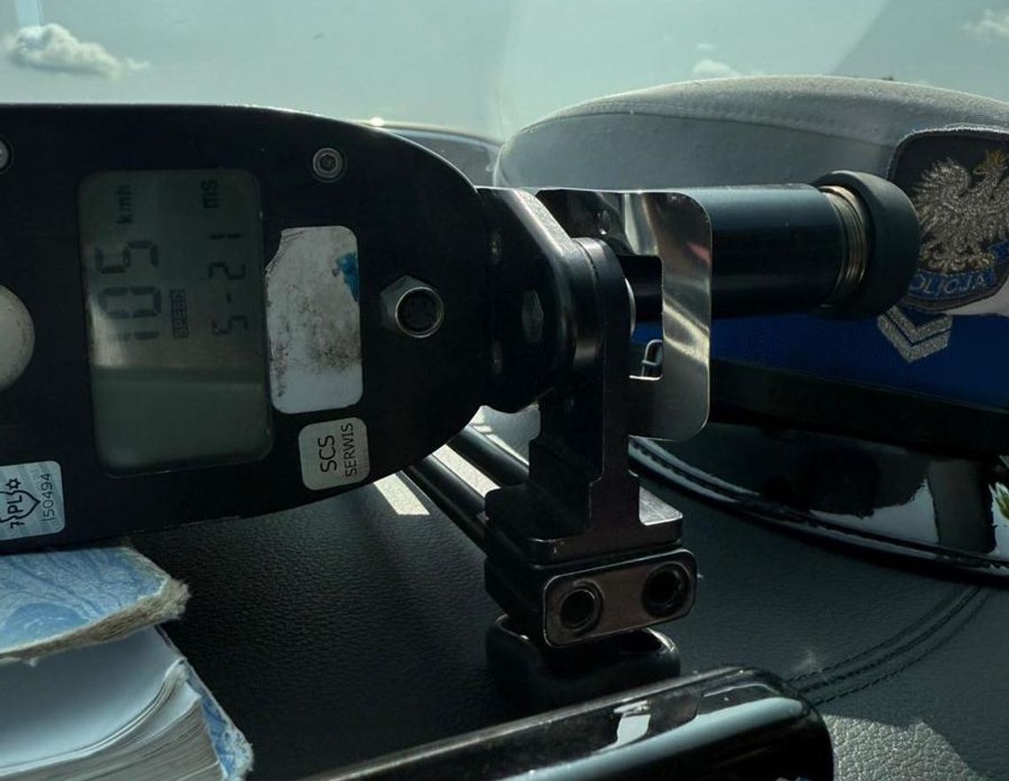 BMW pędziło przez wieś z prędkością 105 km/h. Policjanci zdziwili się, gdy zobaczyli kierującą