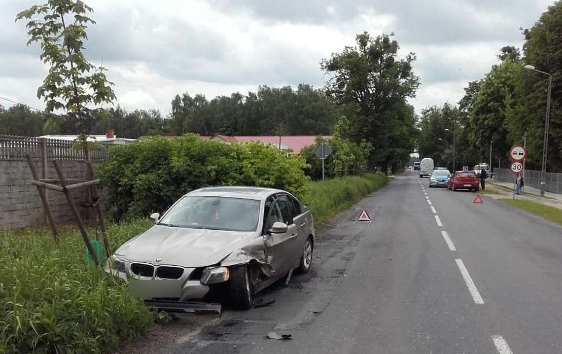 BMW wjechało w auto nauki jazdy. 20-letni kierowca zjechał na przeciwległy pas