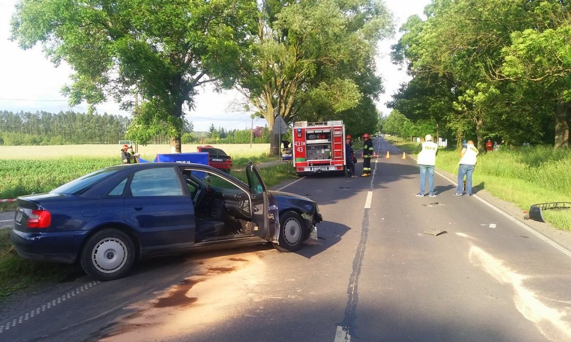 BMW wypadło z drogi i uderzyło w drzewo. Nie żyje 19-letni kierowca