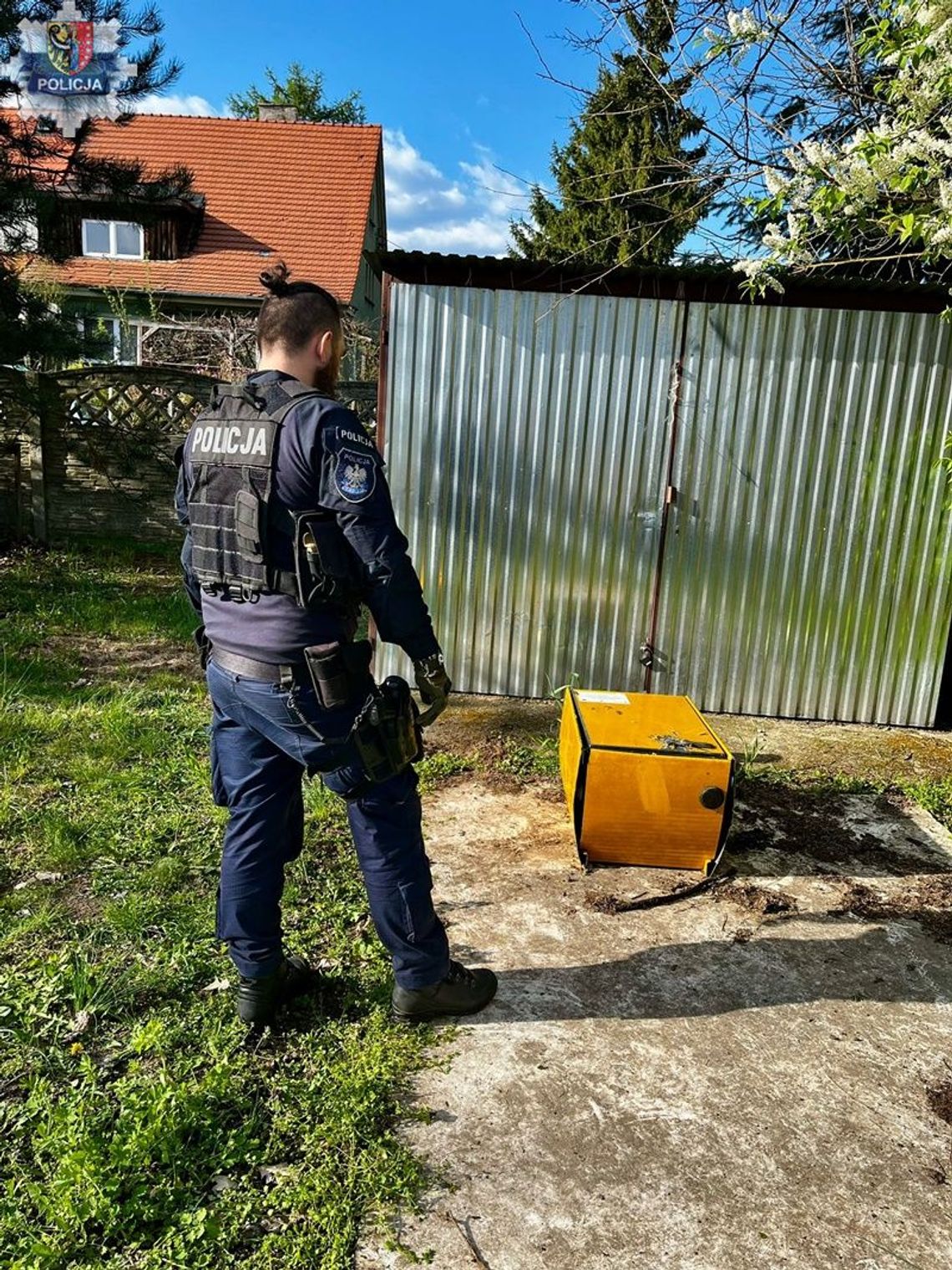 Bracia ukradli fotoradar wart 120 tysięcy i próbowali go otworzyć. Wpadli, bo się pokłócili