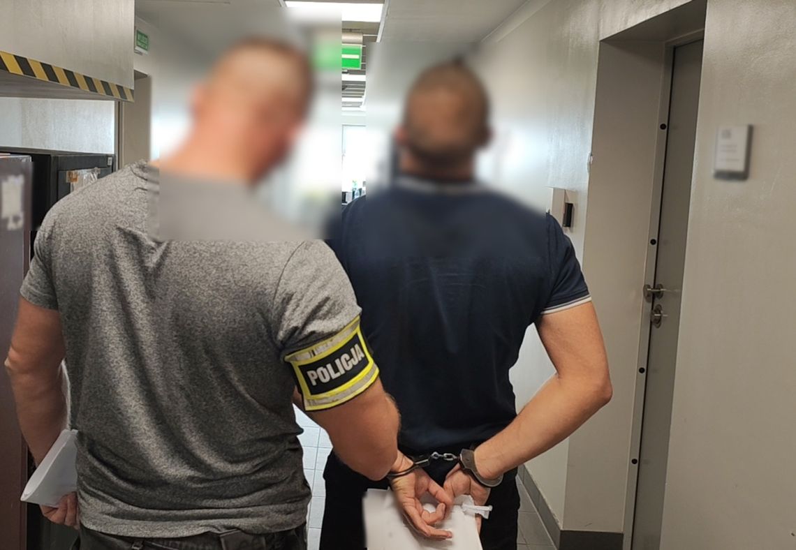 Brawurowa ucieczka przed policją. Poszukiwany 26-latek porzucił auto i pobiegł w las