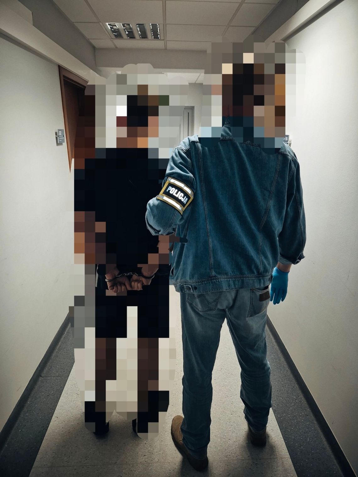 Brutalna napaść na młodą kobietę. 23-latek złapał ją za szyję i sterroryzował kastetem Brutalna napaść na młodą kobietę. 23-latek złapał ją za szyję i sterroryzował kastetem