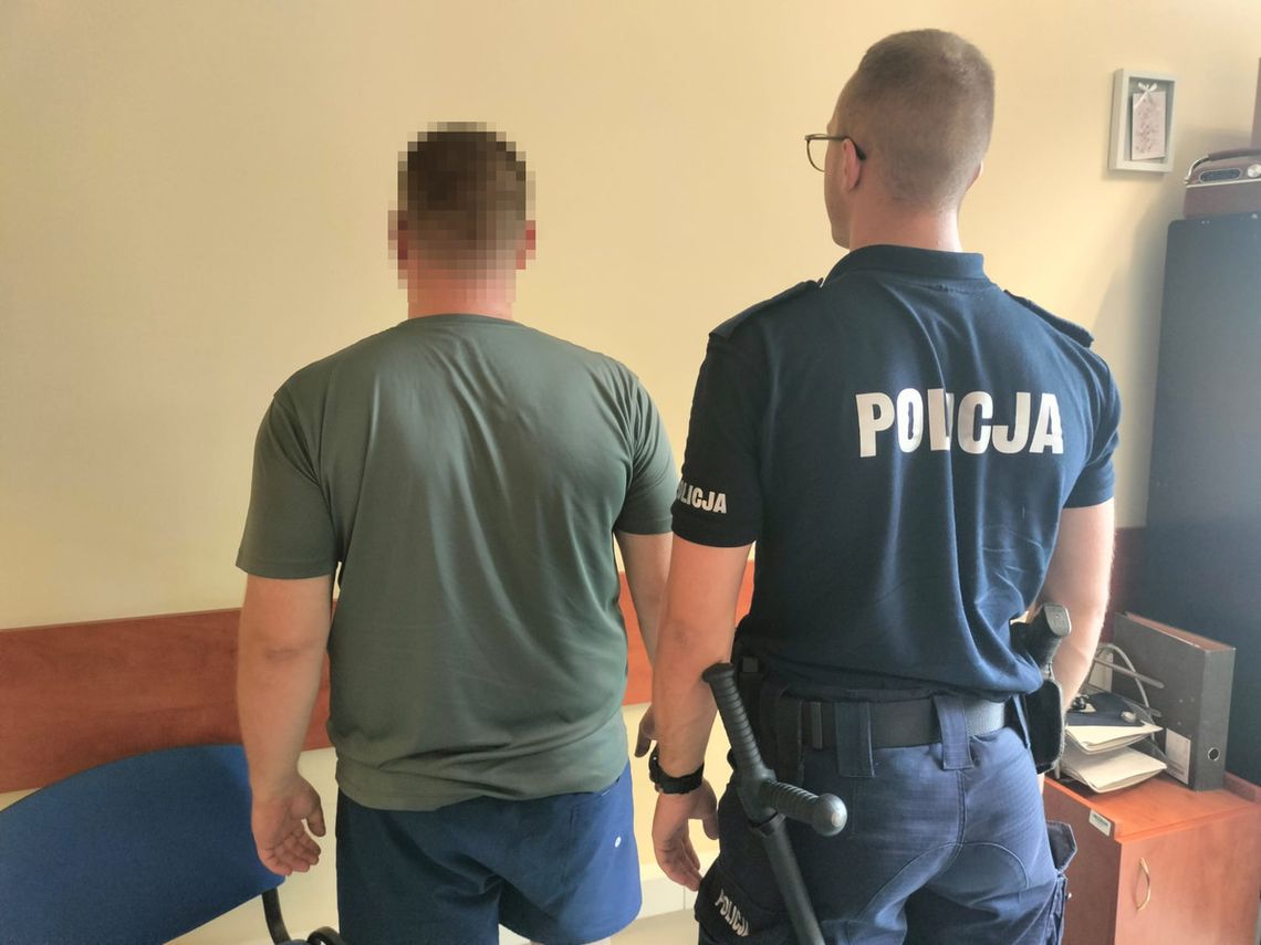 Brutalne pobicie mężczyzny na ulicy. Dostał łopatą w głowę, a potem dwaj napastnicy bili go i kopali