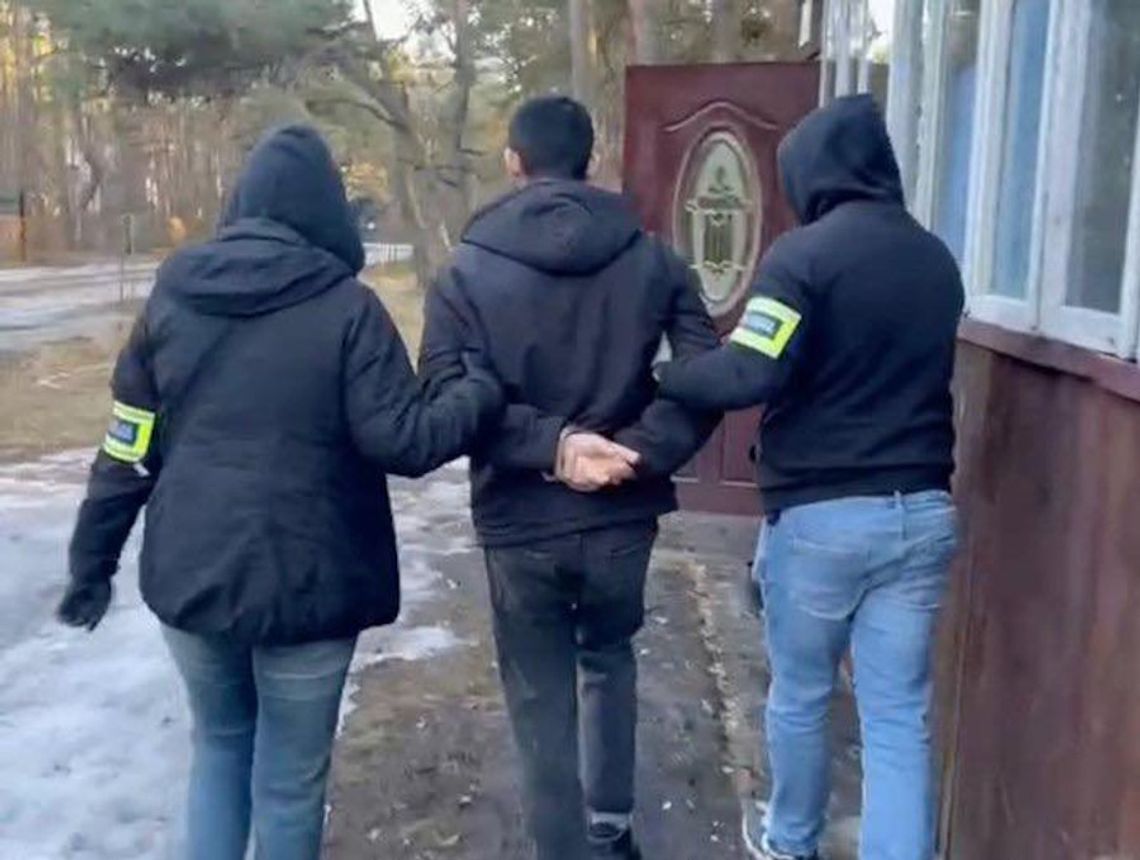 Brutalne pobicie na stacji paliw. Trzej obcokrajowcy zatrzymani po obławie policyjnej Brutalne pobicie na stacji paliw. Trzej obcokrajowcy zatrzymani po obławie policyjnej