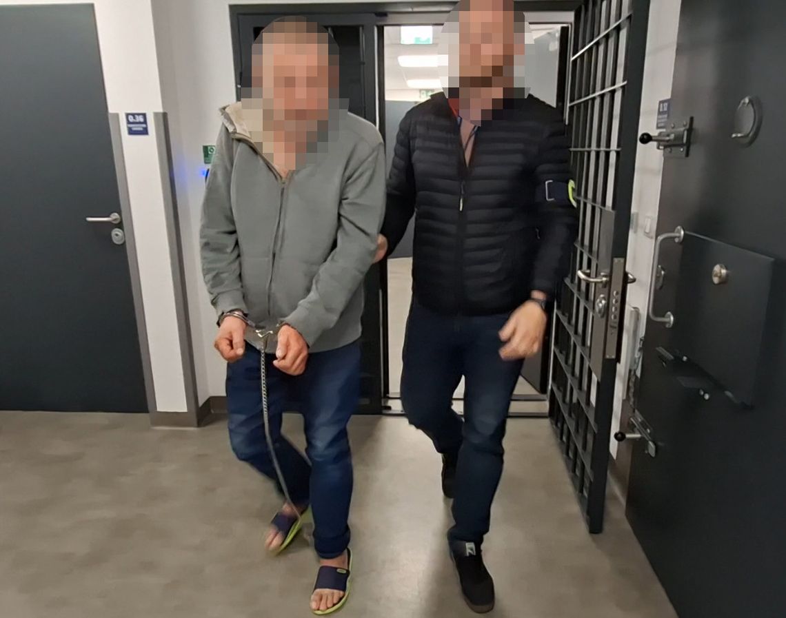 Brutalnie zaatakował sąsiada maczetą. 44-latek odpowie za usiłowanie zabójstwa Brutalnie zaatakował sąsiada maczetą. 44-latek odpowie za usiłowanie zabójstwa