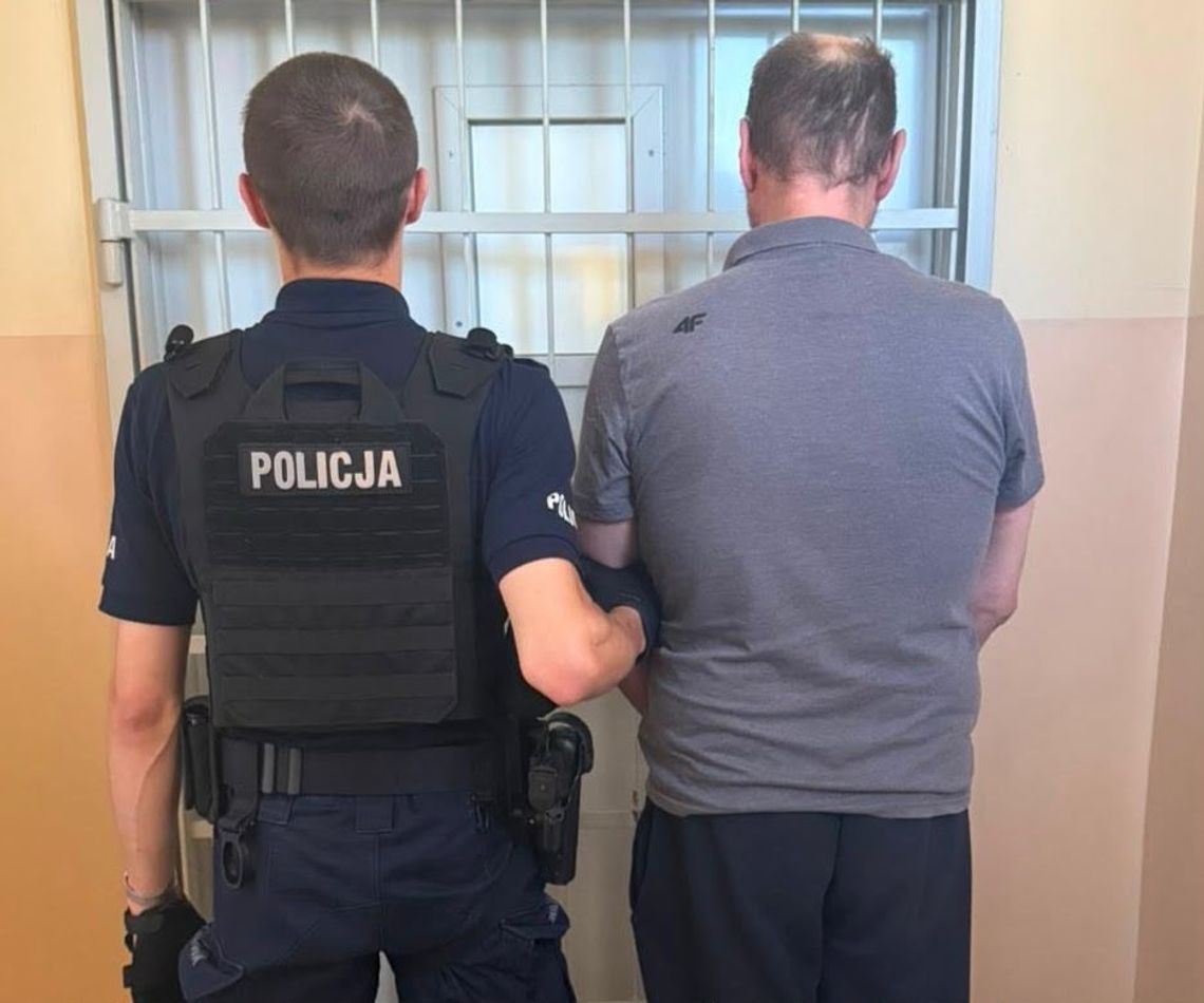 Brutalnie zaatakowali kolegę, z którym pili, a gdy stracił przytomność, wyrzucili go na klatkę Brutalnie zaatakowali kolegę, z którym pili, a gdy stracił przytomność, wyrzucili go na klatkę