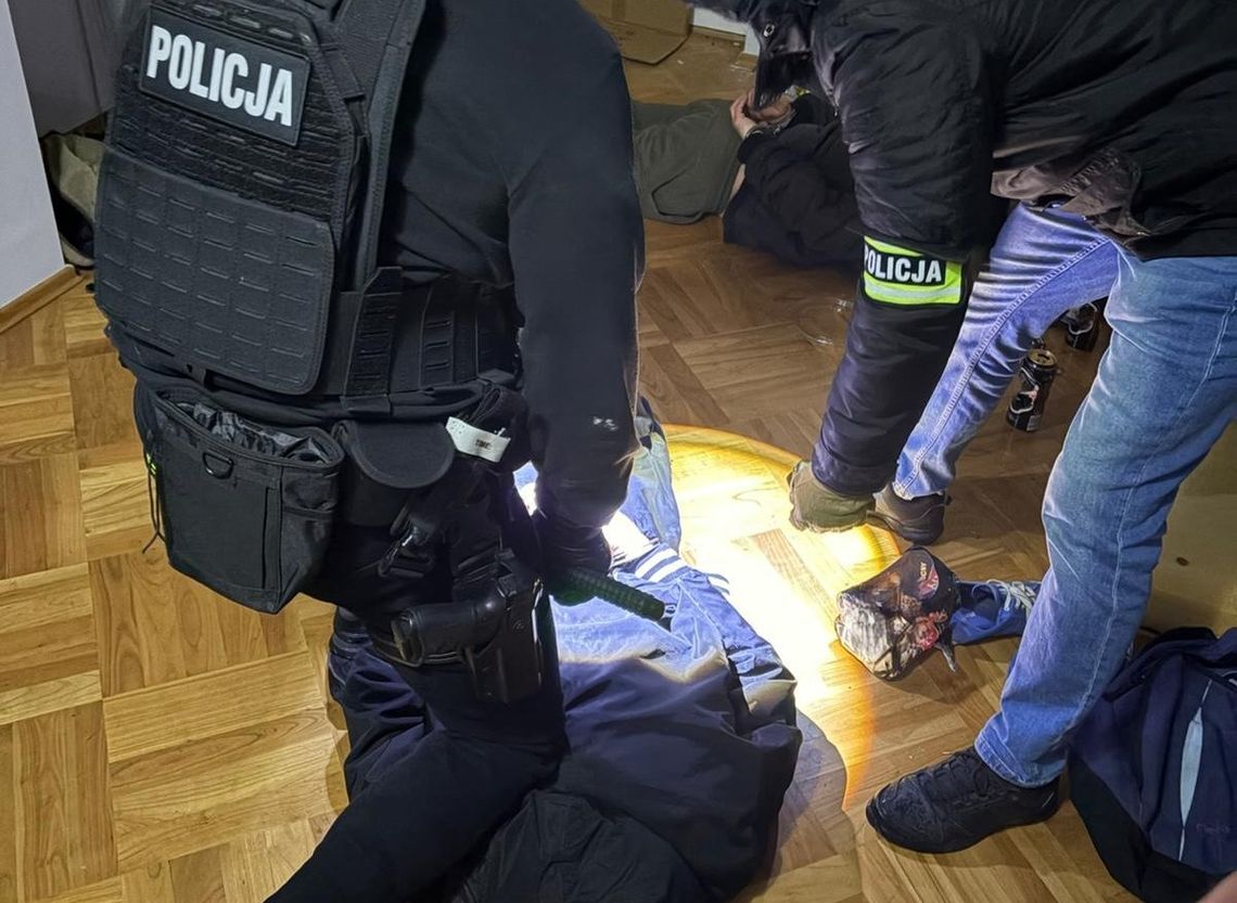 Brutalny atak na przystanku autobusowym. Poszkodowany trafił do szpitala, nożownik w rękach policji Brutalny atak na przystanku autobusowym. Poszkodowany trafił do szpitala, nożownik w rękach policji