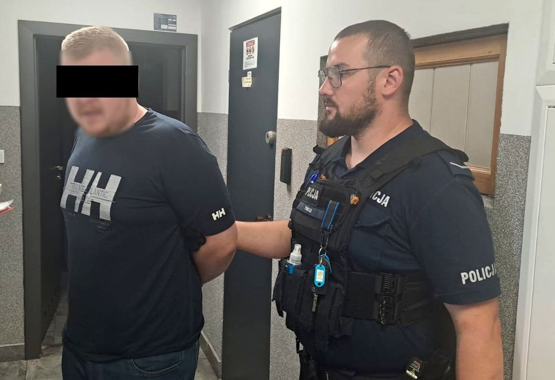 Brutalny atak na ulicy. 28-latek dusił trzech przechodniów, jednemu kazał klęczeć i groził bronią Brutalny atak na ulicy. 28-latek dusił trzech przechodniów, jednemu kazał klęczeć i groził bronią