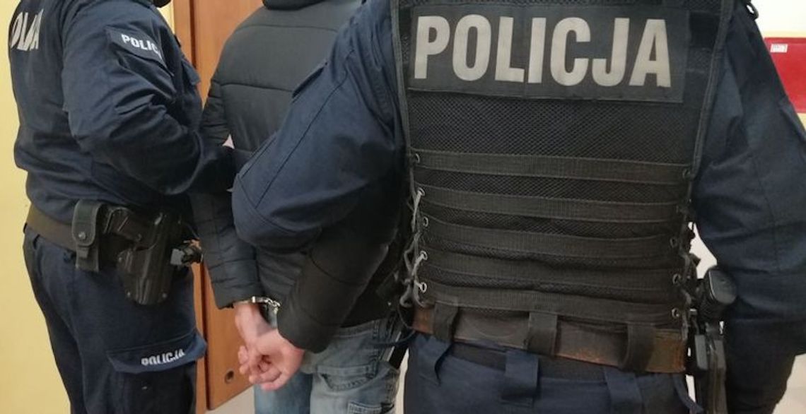 Brutalny atak na ulicy. Uderzył mężczyznę pałką teleskopową w głowę, a potem próbował dźgnąć nożem