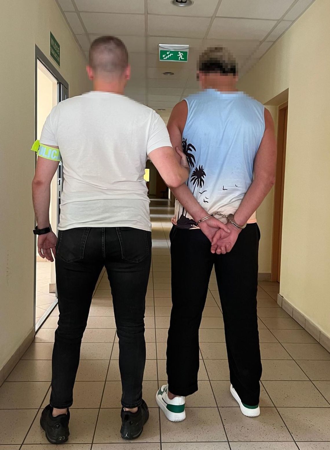 Brutalny atak w hotelu nad morzem. Wparował do pokoju znajomej, uderzył ją i przewrócił