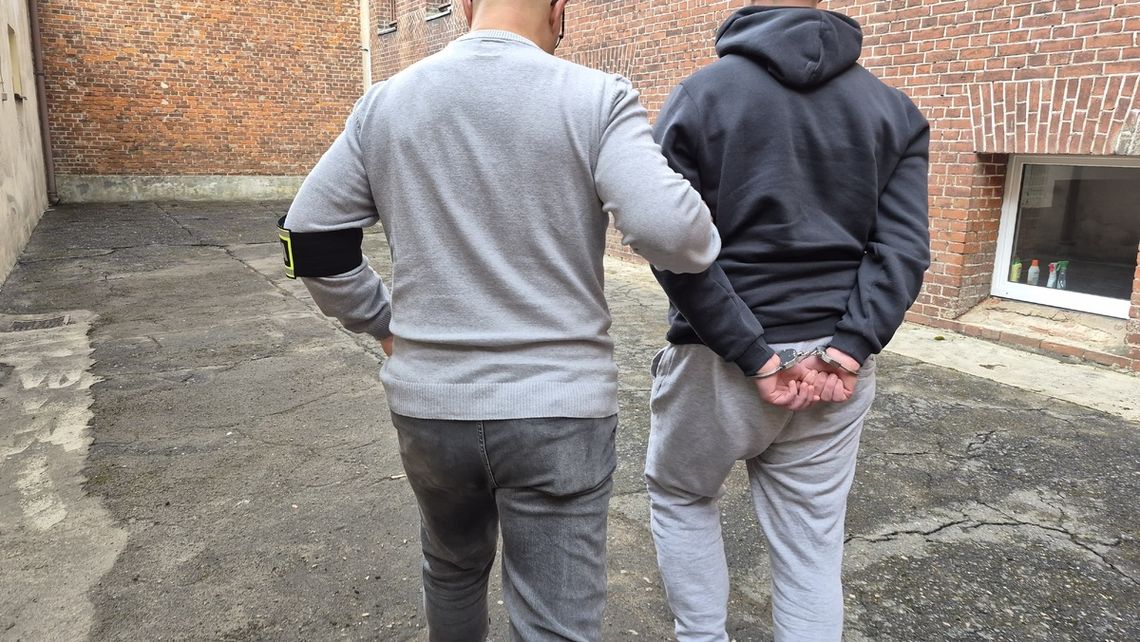 Brutalny napad na 14-latka w Kołobrzegu. Trzej dorośli mężczyźni pobili i okradli chłopca