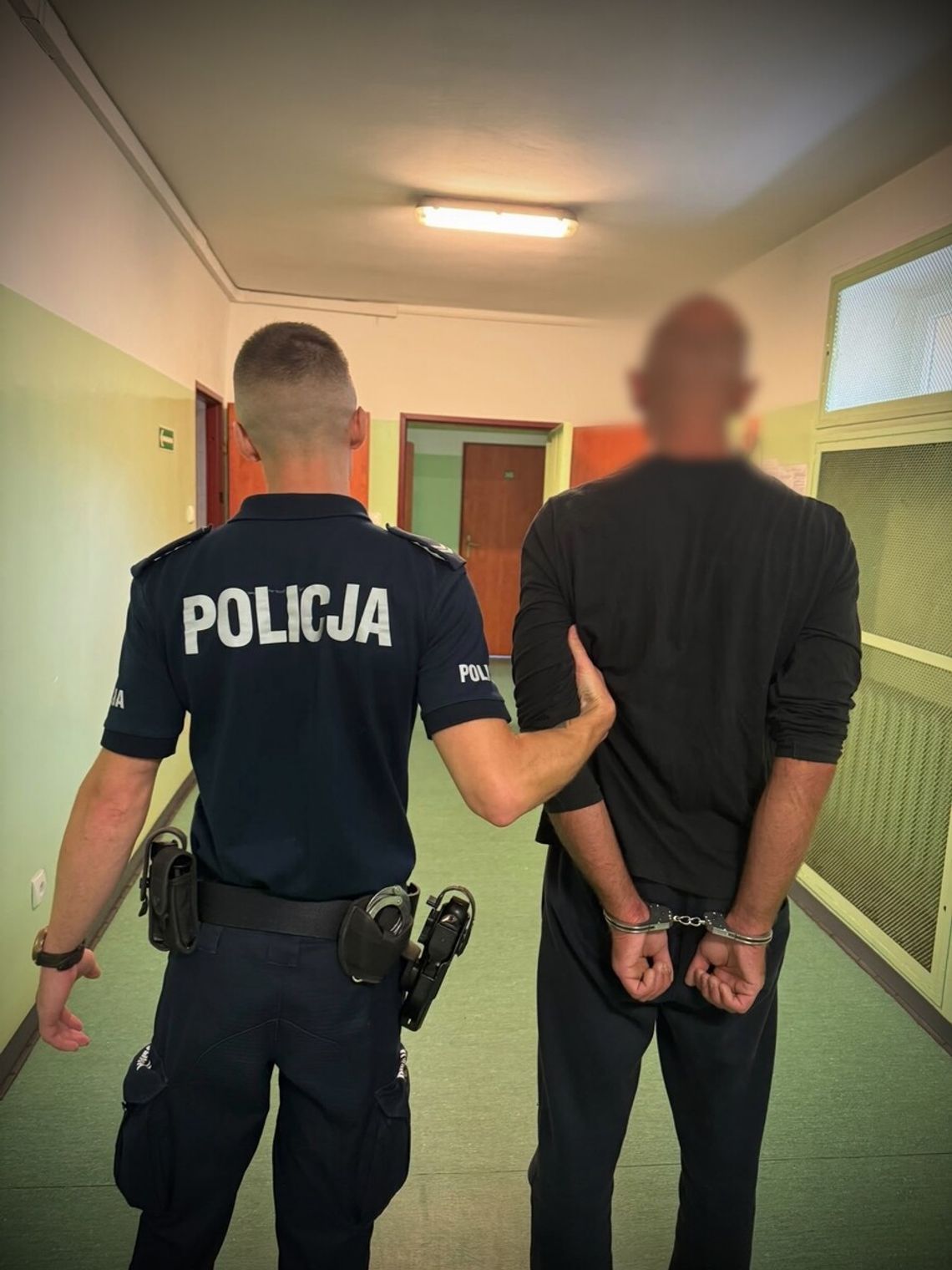 Brytyjczyk na wakacjach w Polsce zgubił portfel z narkotykami i dokumentami. Znaleźli go policjanci Brytyjczyk na wakacjach w Polsce zgubił portfel z narkotykami i dokumentami. Znaleźli go policjanci