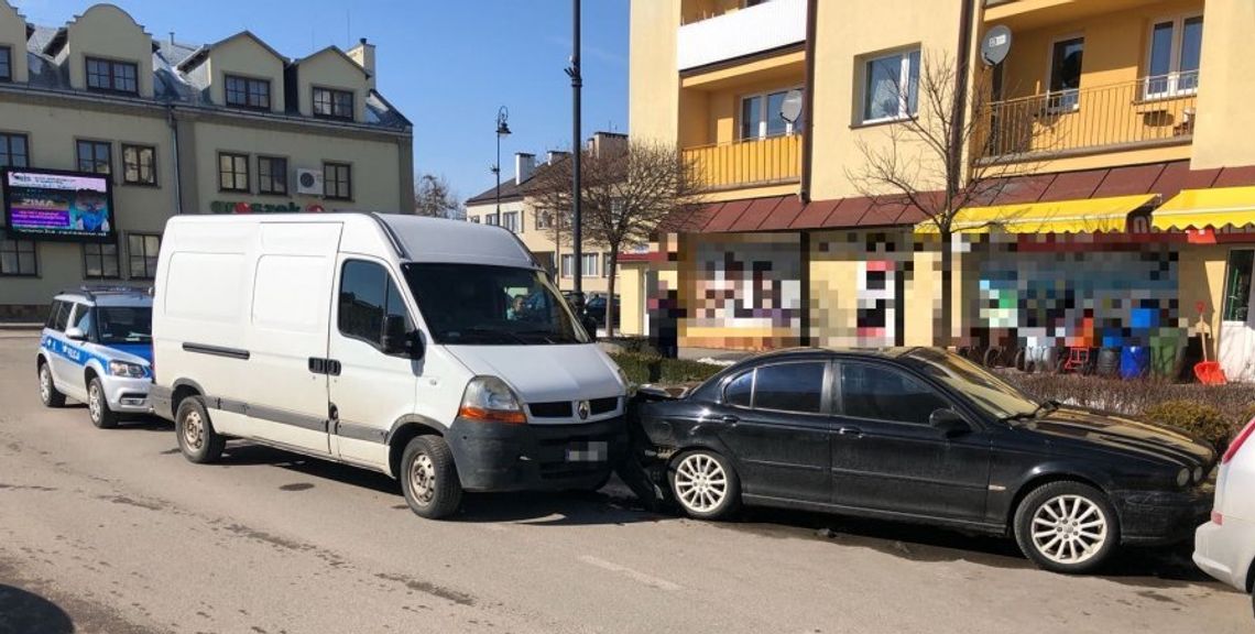 Bus rozbijał auta na parkingu. Kierowca miał 4,5 promila we krwi