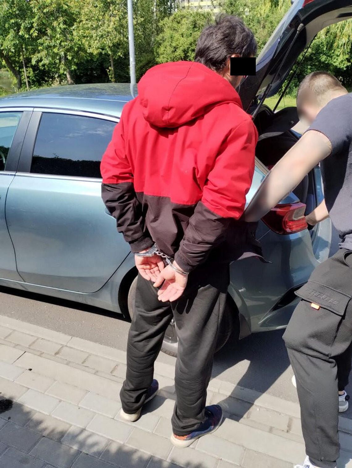 Bydgoszcz: Stanął w obronie zaczepionej kobiety, Mołdawianin trzykrotnie dźgnął go nożem