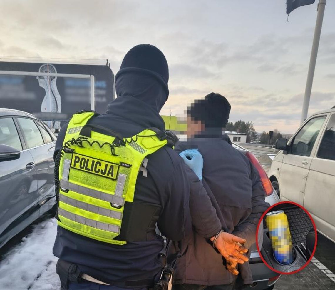 Był poszukiwany, miał odebrane prawo jazdy i prowadził z otwartą puszką piwa. Mężczyzna trafił do więzienia