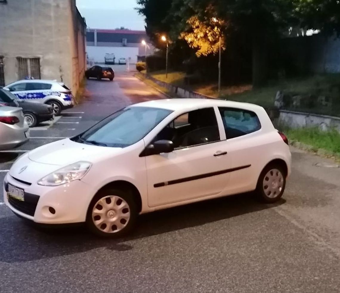 Był tak napruty, że zamiast pod blok zajechał na policyjny parking