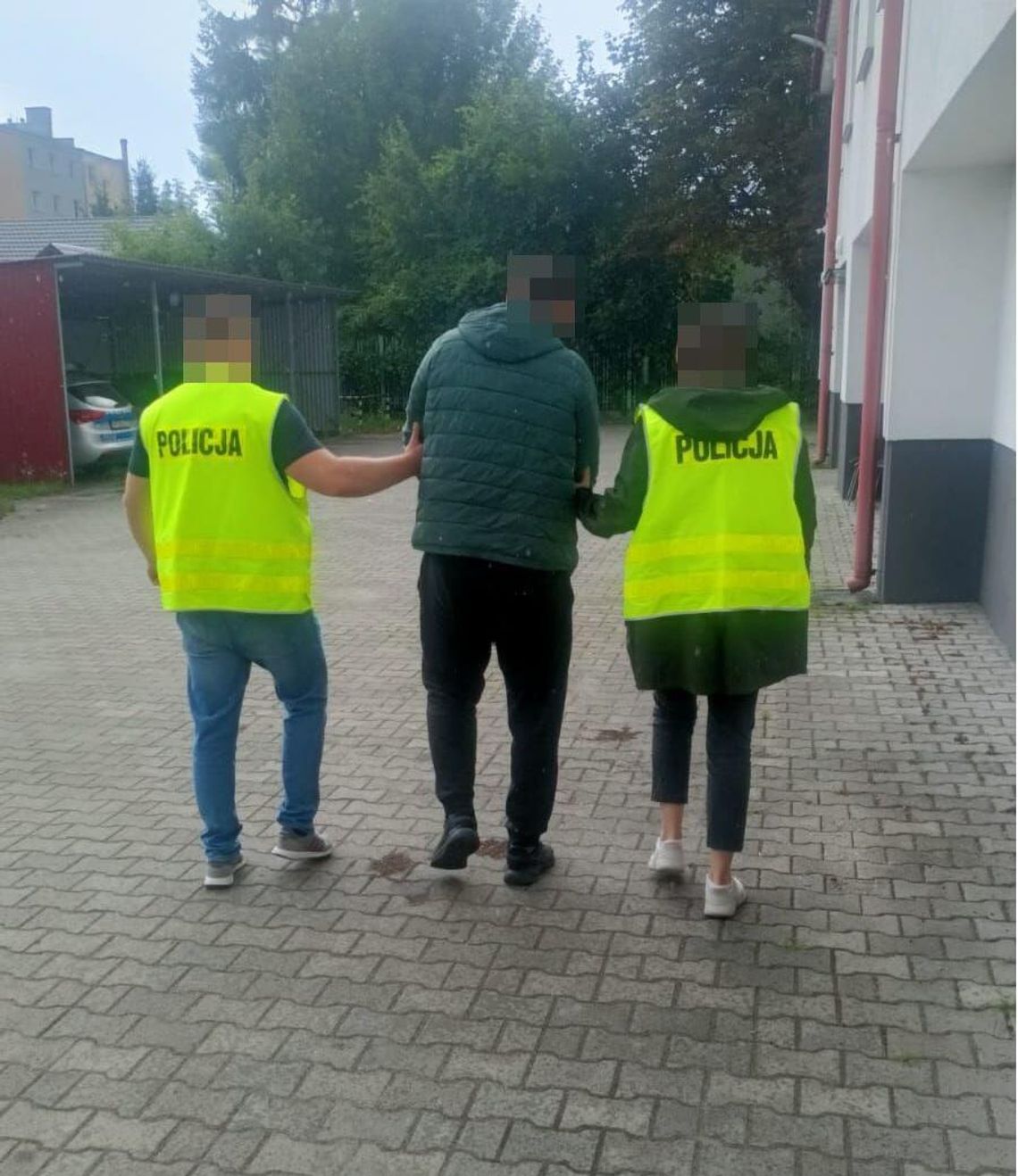 Były pracownik zaatakował szefa. Zerwał mu z szyi złoty łańcuszek wart 60 tysięcy złotych Były pracownik zaatakował szefa. Zerwał mu z szyi złoty łańcuszek wart 60 tysięcy złotych
