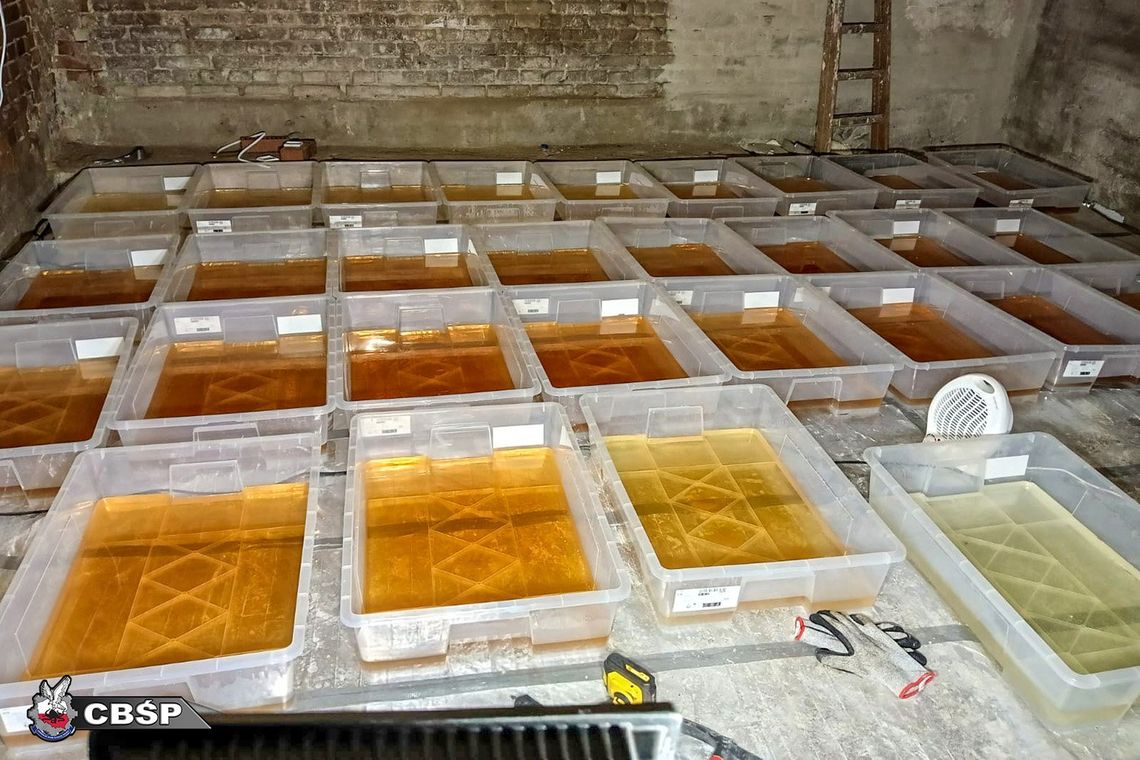 CBŚP rozbiło potężny narkotykowy kartel. Przejęto ponad tonę syntetycznych narkotyków CBŚP rozbiło potężny narkotykowy kartel. Przejęto ponad tonę syntetycznych narkotyków