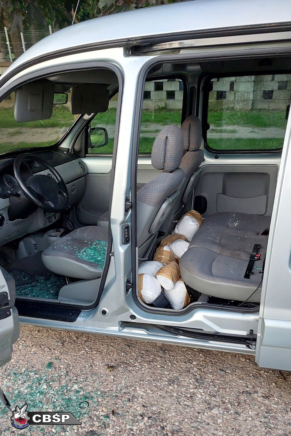 CBŚP skontrolowało renault na niemieckich tablicach. W aucie narkotyki warte 20 milionów złotych CBŚP skontrolowało renault na niemieckich tablicach. W aucie narkotyki warte 20 milionów złotych