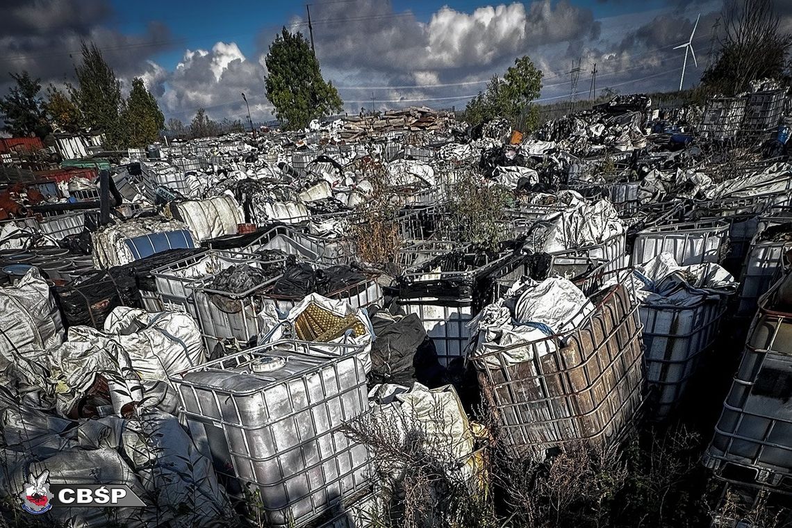 CBŚP uderzyło w mafię śmieciową. Zarzuty udziału w zorganizowanej grupie przestępczej dla 46 osób